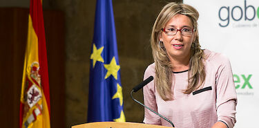 Las mujeres extremeas especialmente las del medio rural protagonistas de la campaa del Da de Extremadura