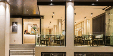 Cortinas de cristal O cmo extender el verano de tu terraza a los 365 das del ao