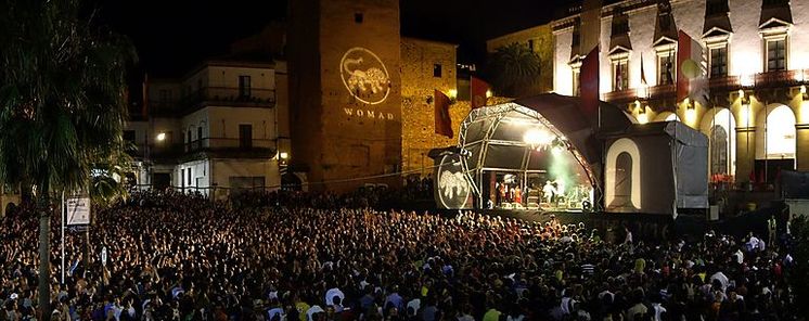 WOMAD 2015 noches cacereas con aroma femenino
