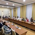 Pacientes cncer de mama comparten nueva campaa de la AECC en la Asamblea de Extremadura