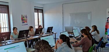 El programa ConectadAs de Aupex comienza 2023 ampliando su presencia en 19 localidades