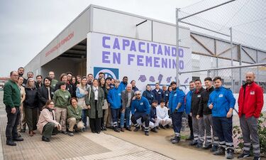 Alumnos Escuela 'Barraeca V' de Mérida elaboran un mural en homenaje a las mujeres